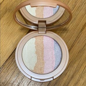 Limited edition Tarte highlighter in Spellbound.